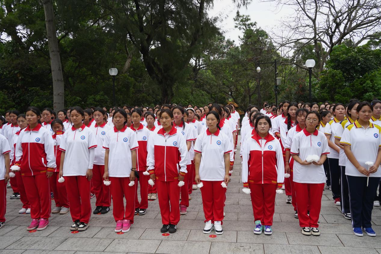 家国永念，致敬英雄——我校开展内地西藏中职班纪念西藏百万农奴解放65周年暨清明节祭英烈活动